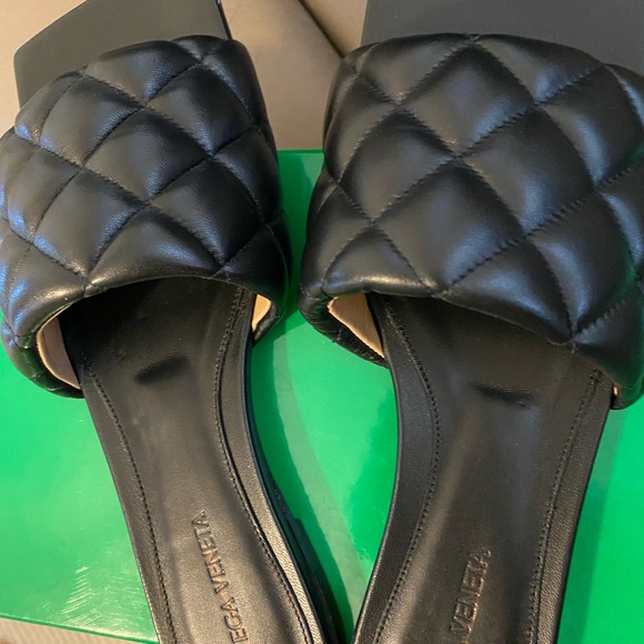 BOTTEGA VENETA Quilted Padded Flat Sandals In Black Leather 37. - Picture 7 of 10